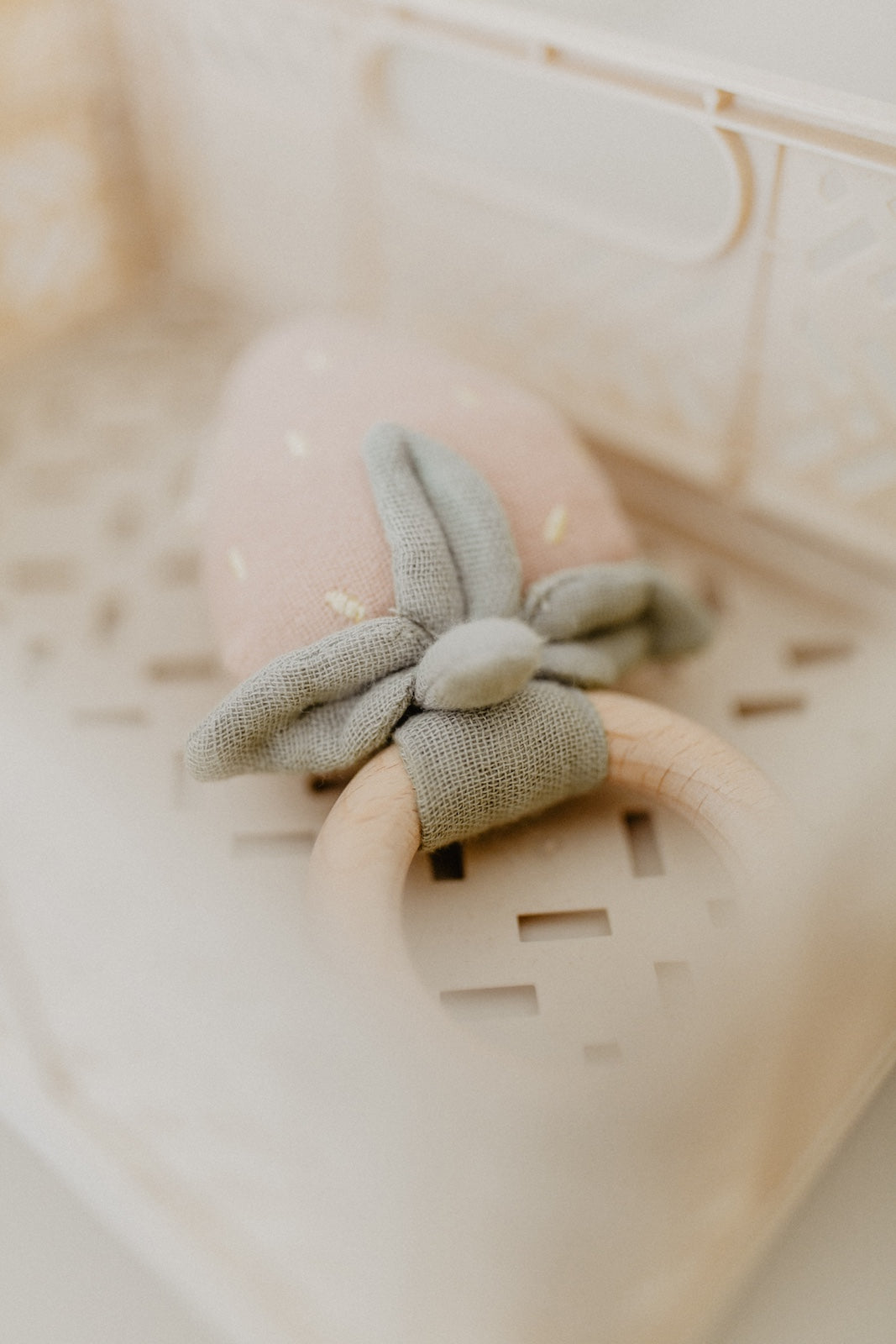 Baby rattle with wooden ring 'strawberry'