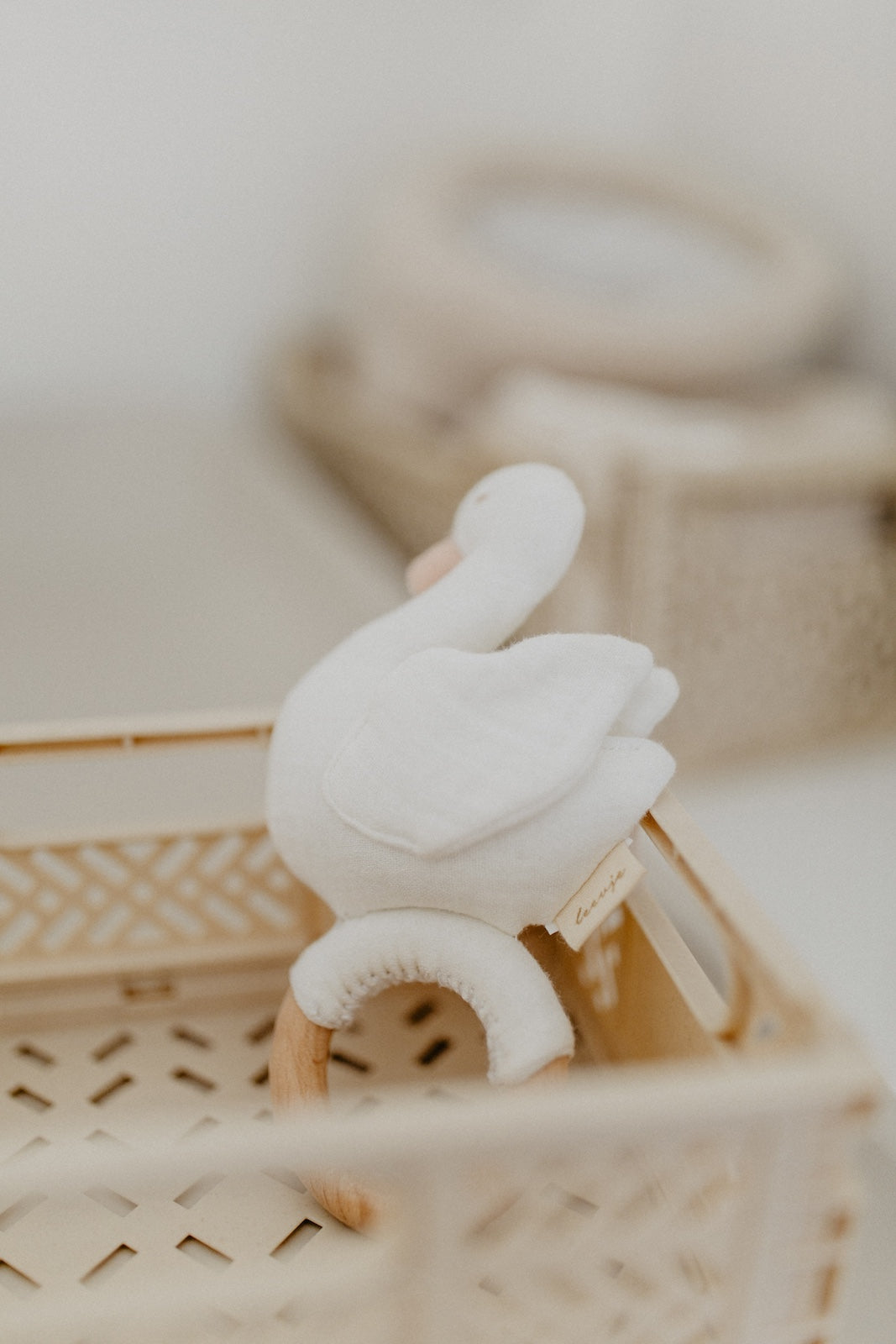 Baby rattle with wooden ring 'swan'