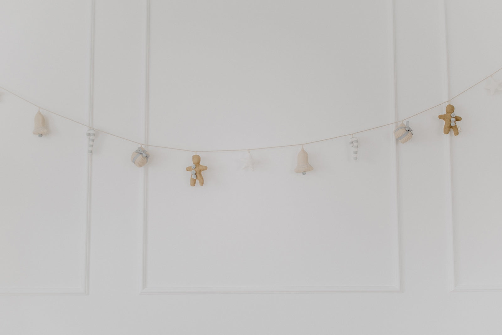 Christmas Garland 'blue gingerbread man, stars & present'