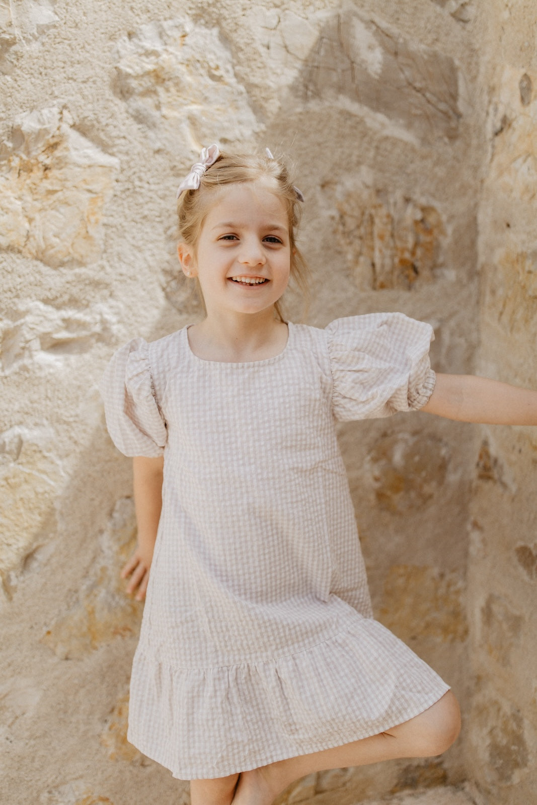 Kariertes Kleid mit Puffärmeln