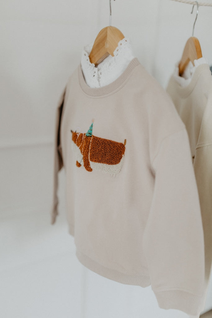 Leevje X Halfbird: Unisex Oversized Sweatshirt Party-Dackel 74/80 Hw 23/24