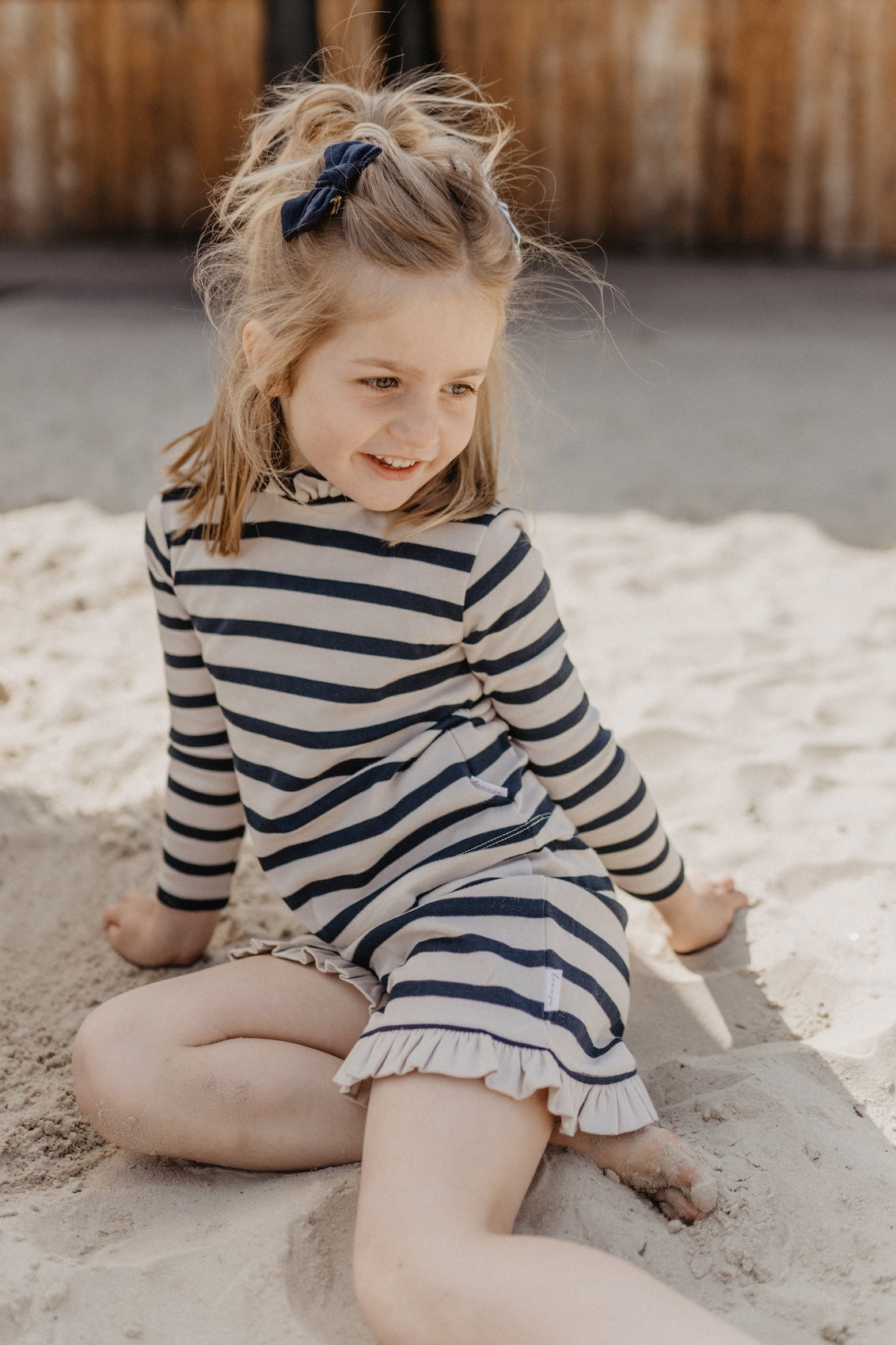 Shorts mit Rüschensaum 'navy stripes'