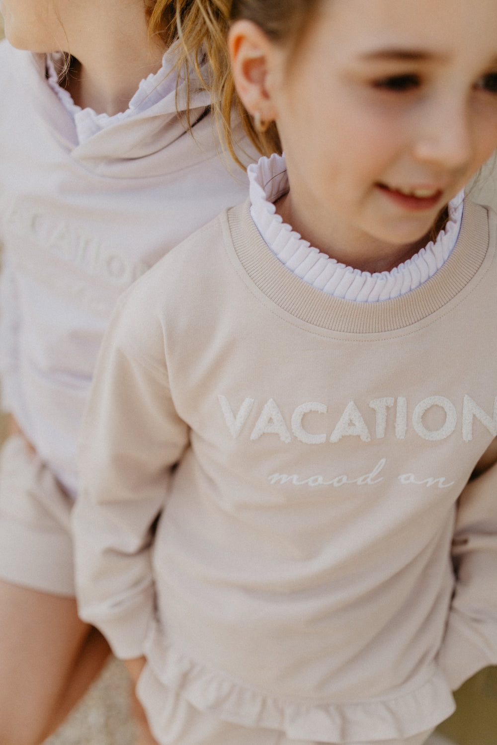 Sweatshirt 'vacation mood on' mit Rüschen