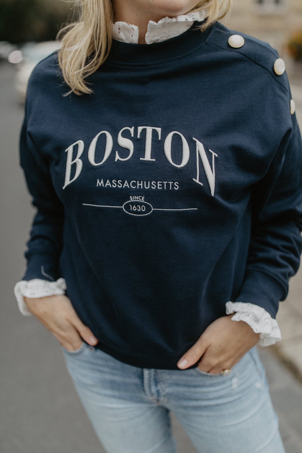 leevje by AM Sweater 'Boston' mit Zierknöpfen