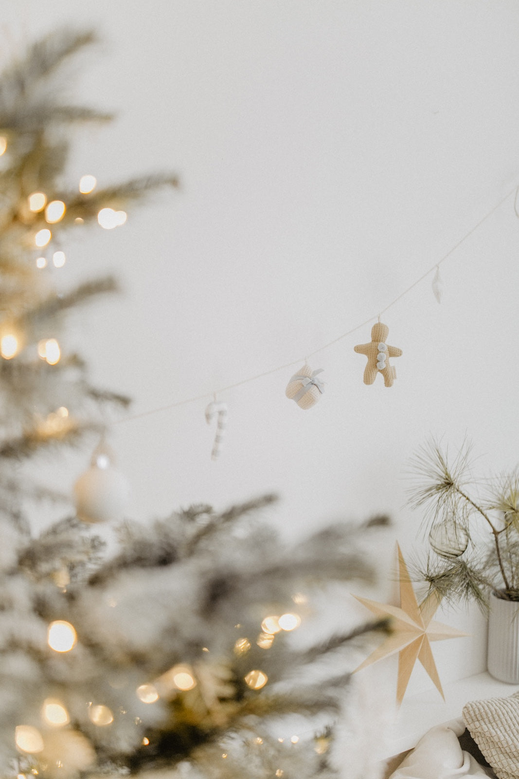 Weihnachtsgirlande 'blue gingerbread man, stars & present'