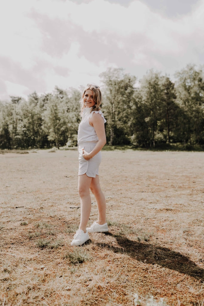 Shorts Mit Bundfalten Und Streifen Für Frauen Hosen